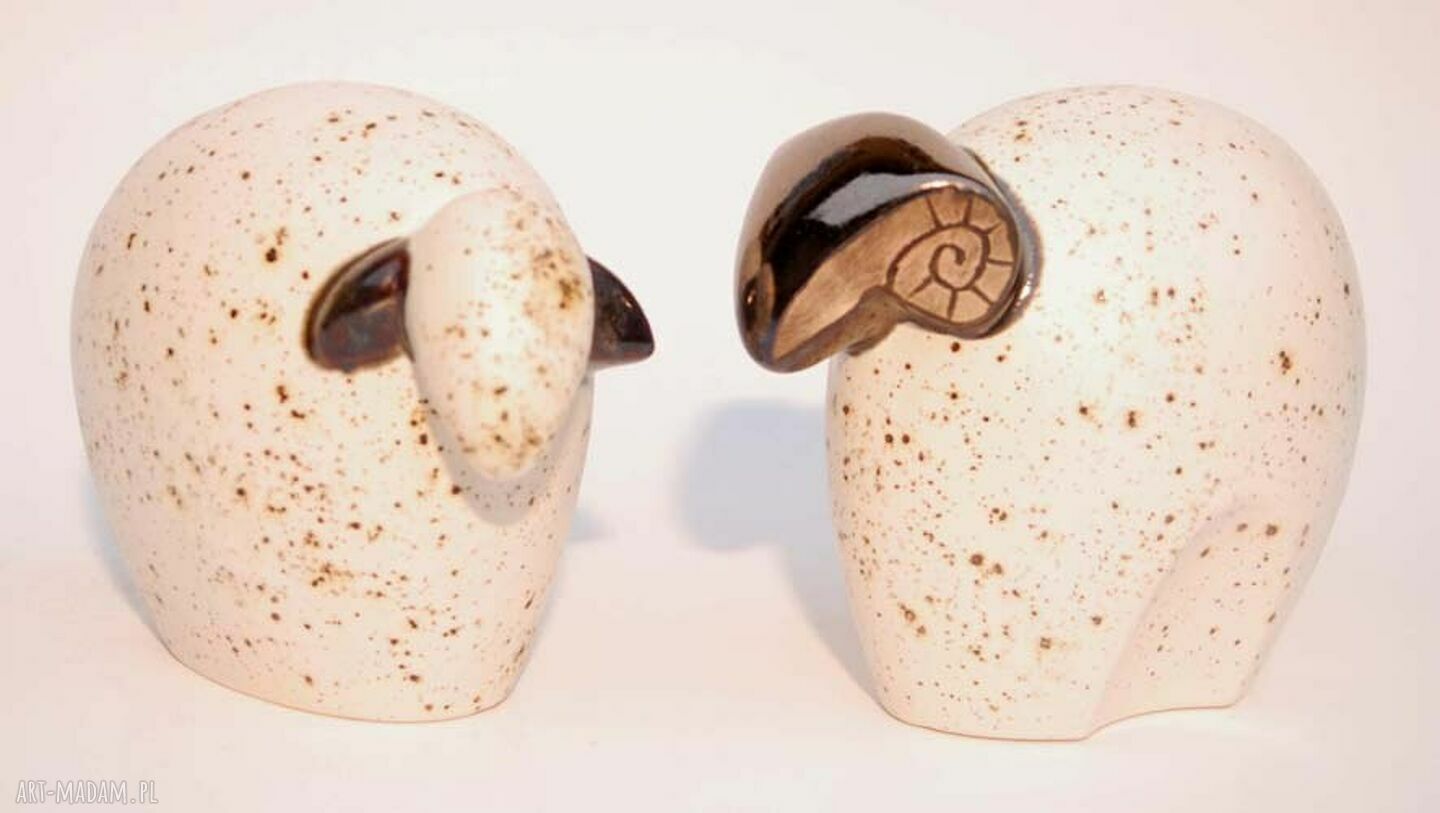 Łowca i Baran - ceramiczne figurki na Wielkanoc, ręcznie malowane szkliwami 12 cm