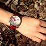 Orientalne ptaszki - Skórzany zegarek z dużą tarczką czerwony