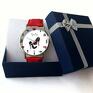białe zegarki kobiecość - skórzany zegarek z dużą szpilki prezent