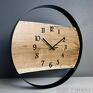 Zegar ścienny z elementami drewna, który idealnie wpasuje się w wystrój Twojego wnętrza