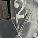 Zegar ścienny z żywicy epoksydowej