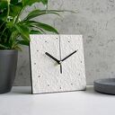 Minimalistyczny zegar do salonu