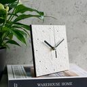 Minimalistyczny zegar do salonu