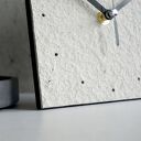 Minimalistyczny zegar do salonu