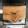 brązowe kwadratowy zegar z drewnianym akcentem z drewna