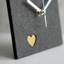 szare ze złotym sercem dla ukochanej osoby unikalny zegar handmade oryginalny niej