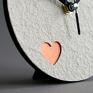 Minimalistyczny zegar dla ukochanej osoby - idealny prezent na Walentynki, urodziny lub pierwszą (papierową) rocznicę ślubu