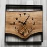 zegar z drewna kwadratowy z drewnianym akcentem nowoczesny