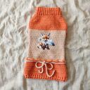 Sweterek dla małego psa z liskiem - ciepłe ubranko handmade