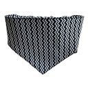 Bandana dla psa na gumce rozmiar XS (24 -30) Czarno-biały zygzak
