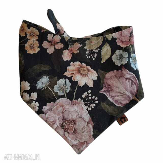 Dwustronna bandana dla psa na wiązanie rozmiar M Kwiaty na czarnym tle