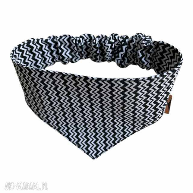 Bandana dla psa na gumce rozmiar XS (24 -30) Czarno-biały zygzak